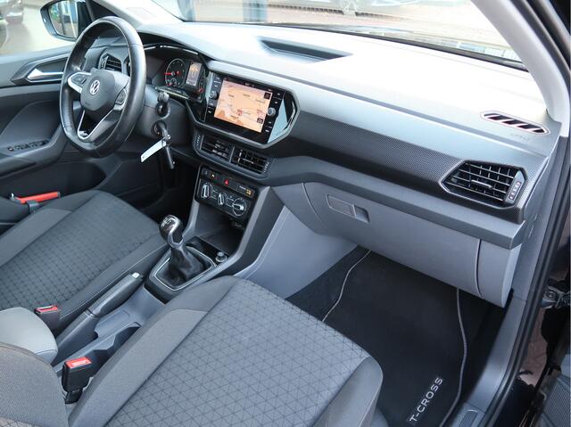 Volkswagen T-Cross 1.0 TSI Life | parkeersensoren | navigatie | trekhaak |