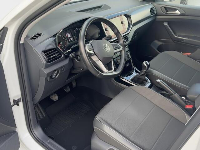 Volkswagen T-Cross 1.0 TSI Life 95 PK | Navigatie | Parkeersensoren voor en achter |