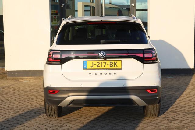 Volkswagen T-Cross 1.0 TSI Style 115PK / 85kW, Voorstoelen verwarmbaar, navigatie, Apple Carplay & Android Auto, dodehoek detectie (side assist), digital cockpit pro, adaptieve cruise control (acc), achteruitrijcamera (rear view), elektrisch verstel-, verwarm- en inklapbare