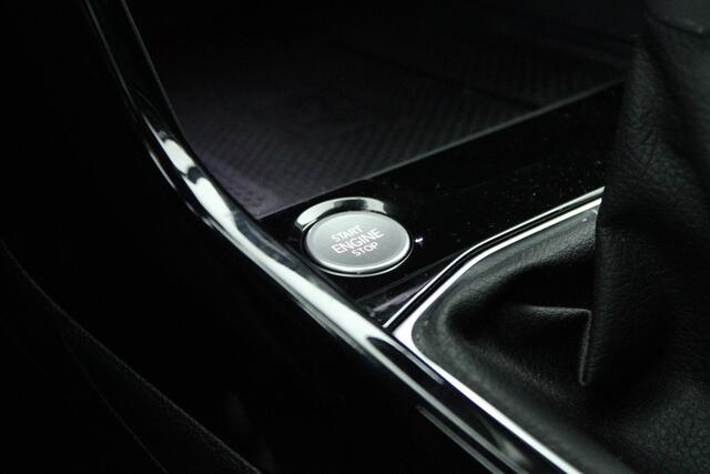 Volkswagen T-Cross 1.0 TSI 110pk DSG 2x R-Line Trekhaak Camera Keyless Navigatie Virtual Cockpit Led