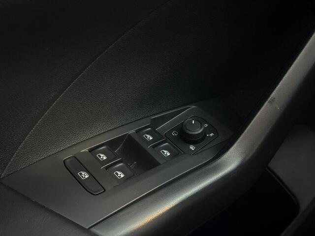 Volkswagen T-Cross 1.0 95pk TSI Life Edition Trekhaak afneembaar | Parkeersensoren voor & achter | Achteruitrijcamera