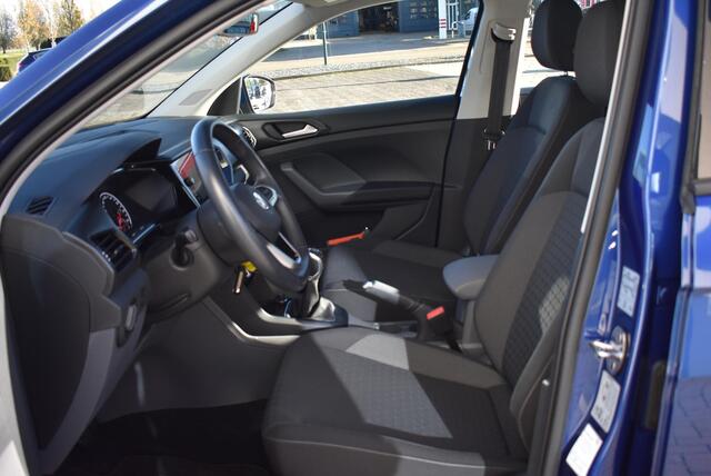 Volkswagen T-Cross 1.0 TSI Life navigatie, parkeersensoren voor en achter, side assist dodehoek sensor, NL auto dealer onderhouden, adaptieve cruise control, airco, 16"LM Velgen, dakrailing, licht en regensensor, DAB+