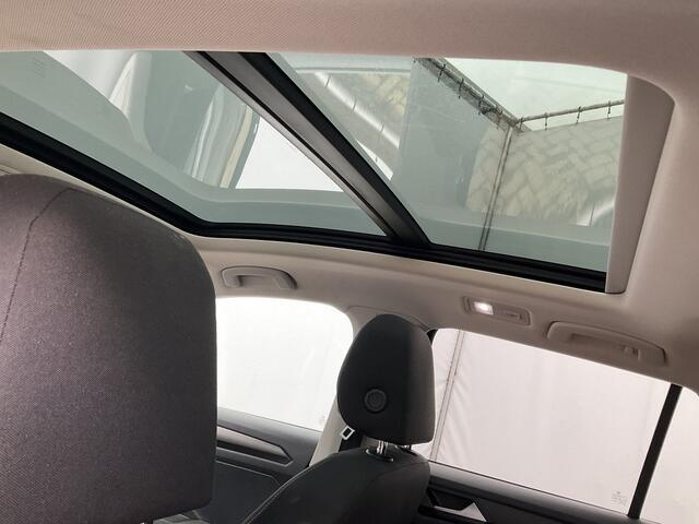 Volkswagen T-Roc 1.5 TSI Style Automaat Pano.dak Adap.Cruise Trekhaak Digitaal Vol Opties!