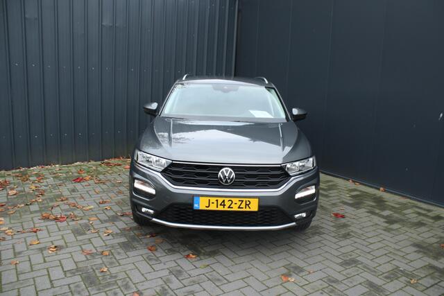 Volkswagen T-Roc 1.5 TSI Style Business - AUTOMAAT - NAVIGATIE - CAMERA - PDC - RIJKLAAR