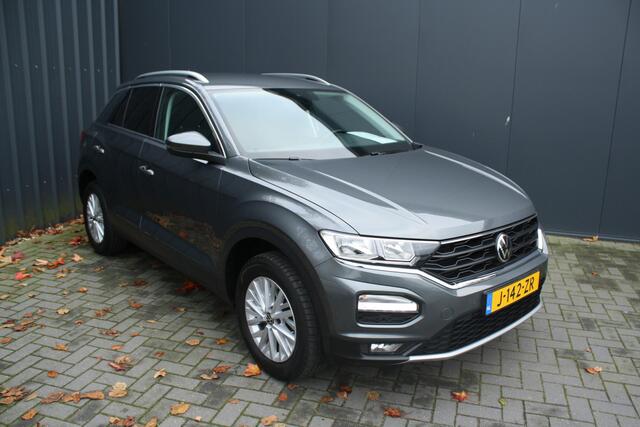 Volkswagen T-Roc 1.5 TSI Style Business - AUTOMAAT - NAVIGATIE - CAMERA - PDC - RIJKLAAR