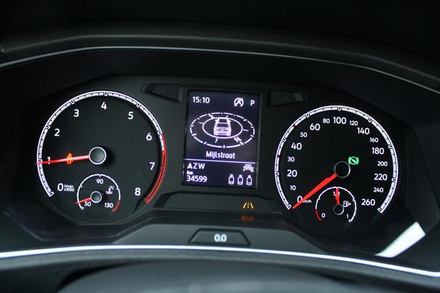 Volkswagen T-Roc 1.5 TSI Style Business - AUTOMAAT - NAVIGATIE - CAMERA - PDC - RIJKLAAR