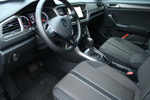 Volkswagen T-Roc 1.5 TSI Style Business - AUTOMAAT - NAVIGATIE - CAMERA - PDC - RIJKLAAR