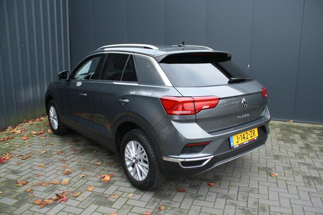 Volkswagen T-Roc 1.5 TSI Style Business - AUTOMAAT - NAVIGATIE - CAMERA - PDC - RIJKLAAR