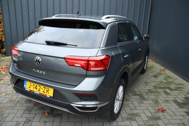 Volkswagen T-Roc 1.5 TSI Style Business - AUTOMAAT - NAVIGATIE - CAMERA - PDC - RIJKLAAR
