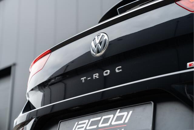 Volkswagen T-Roc 2.0 TSI 4Motion 190PK R-Line | Leder | Virtual | Pano | Sfeer | Beats | Carplay | Lane Assist | ACC | Stuurw. Verwarming | Elek. Kofferklep |