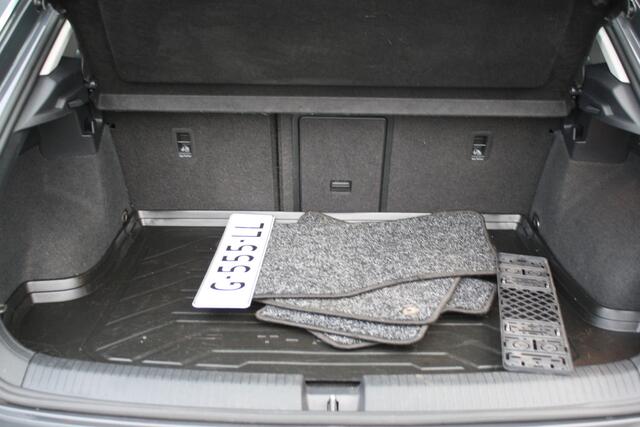 Volkswagen T-Roc 1.5 TSI Style Business AUTOMAAT - NAVIGATIE - CAMERA - TREKHAAK