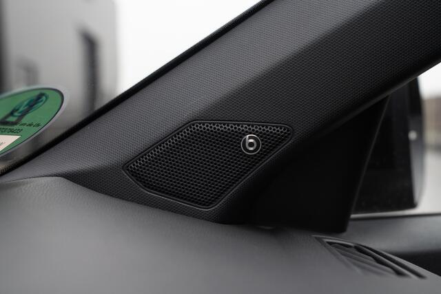 Volkswagen T-Roc 1.5 TSI R-Line 150PK | Virtual | Pano | Keyless | Massage Ergo Active | Camera | Lane & Side Assis | Front Assis | Sfeer | Elekt Achterklep