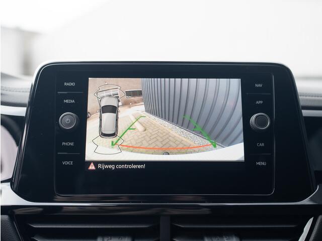 Volkswagen T-Roc 1.5 TSI 150Pk R-Line Business | IQ Light | Trekhaak afnb. | Camera | Keyless | Side Assist | Prijs Rijklaar!!