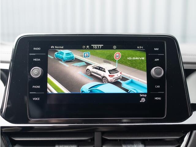 Volkswagen T-Roc 1.5 TSI 150Pk R-Line Business | IQ Light | Trekhaak afnb. | Camera | Keyless | Side Assist | Prijs Rijklaar!!