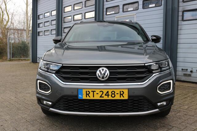 Volkswagen T-Roc 1.5 TSI Sport Virtual cockpit Xenon Pdc Camera T-haak Bj:2018