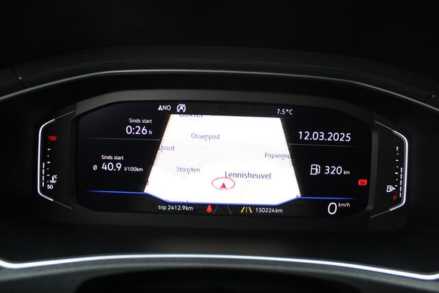 Volkswagen T-Roc 1.5 TSI Sport - PANORAMADAK - TREKHAAK - VIRTUAL COCKPIT - NAVIGATIE