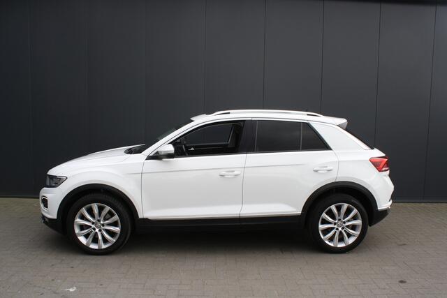 Volkswagen T-Roc 1.5 TSI Sport - PANORAMADAK - TREKHAAK - VIRTUAL COCKPIT - NAVIGATIE