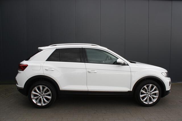 Volkswagen T-Roc 1.5 TSI Sport - PANORAMADAK - TREKHAAK - VIRTUAL COCKPIT - NAVIGATIE