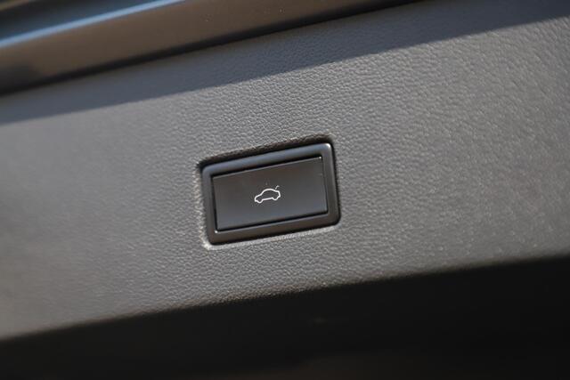 Volkswagen T-Roc 1.0 TSI Sport Virtual 17 inch Keyless Navigatie Achteruitrijcamera Carplay Android Adaptive Cruise Lane Assist Full LED Getint Glas