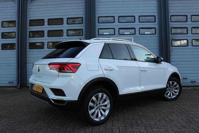 Volkswagen T-Roc 1.5 TSI Sport Xenon Panodak Navi Virtual cockpit T-haak Bj:2018