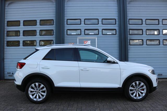 Volkswagen T-Roc 1.5 TSI Sport Xenon Panodak Navi Virtual cockpit T-haak Bj:2018