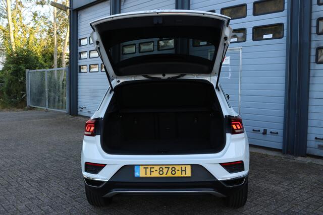 Volkswagen T-Roc 1.5 TSI Sport Xenon Panodak Navi Virtual cockpit T-haak Bj:2018