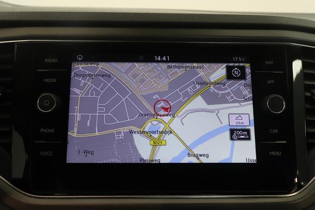 Volkswagen T-Roc 1.0 TSI Style | Airco | Parkeersensoren | Navigatie | Adaptieve Cruise control | Apple Carplay Android Auto |