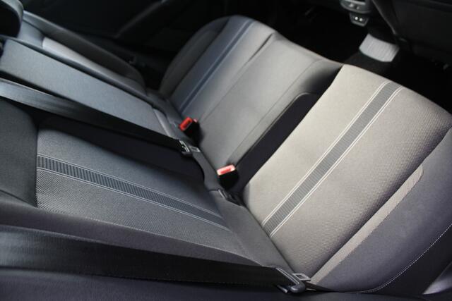 Volkswagen T-Roc 1.5 TSI Style Business - NAVIGATIE - CAMERA - 1e EIGENAAR - RIJKLAAR