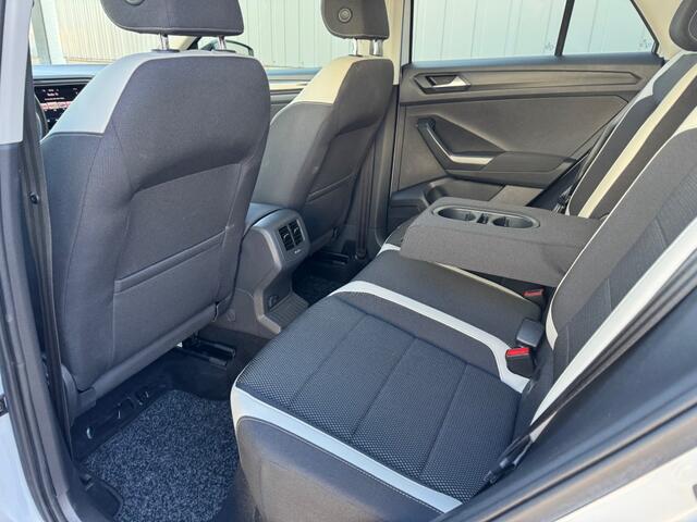 Volkswagen T-Roc 1.5 TSI SPORT DSG 150pk ACC Trekhaak Navi Virtual cockpit Carp