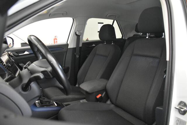 Volkswagen T-Roc 1.5 TSI Sport busines R Automaat Navi Carplay Stoelverw. Adapt. Cru