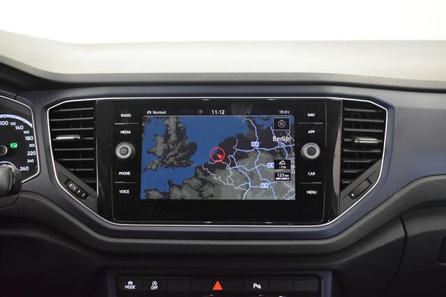 Volkswagen T-Roc 1.5 TSI Sport busines R Automaat Navi Carplay Stoelverw. Adapt. Cru