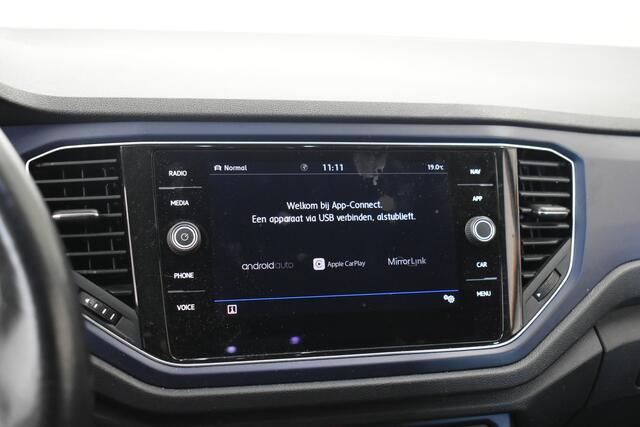 Volkswagen T-Roc 1.5 TSI Sport busines R Automaat Navi Carplay Stoelverw. Adapt. Cru