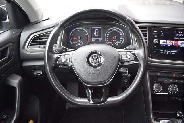 Volkswagen T-Roc 1.0 TSI Style Adaptive cruise, Trekhaak, Navi, Carplay