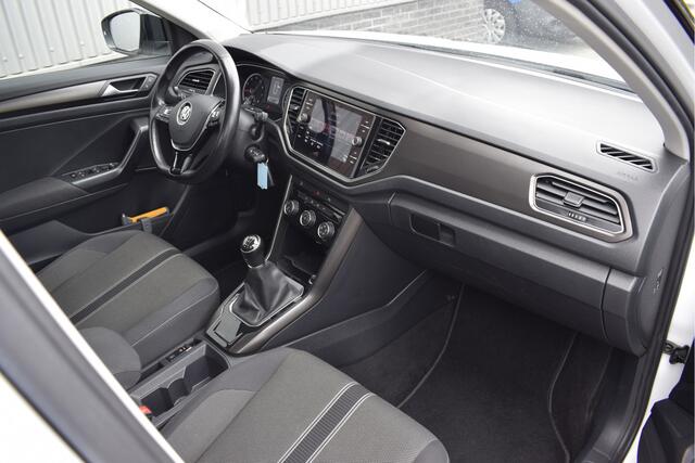 Volkswagen T-Roc 1.0 TSI Style Adaptive cruise, Trekhaak, Navi, Carplay