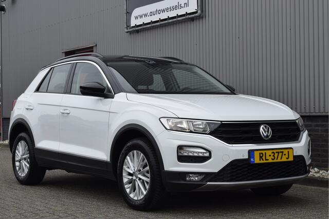 Volkswagen T-Roc 1.0 TSI Style Adaptive cruise, Trekhaak, Navi, Carplay