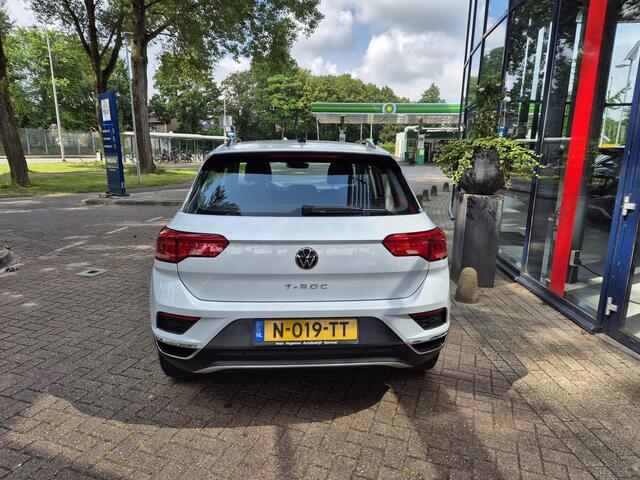 Volkswagen T-Roc 1.0 TSI Style | PDC voor en achter | Achteruitrijcamera | LM Velgen | Airco | Cruise Controle