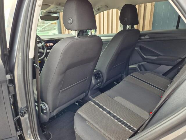 Volkswagen T-Roc 1.0 TSI Style Business | Matrix | Trekhaak | BTW | Camera