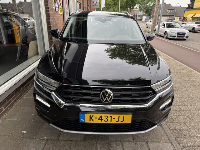 Volkswagen T-Roc 1.0 TSI Style Business | navigatie | cruise control | parkeer sensoren |