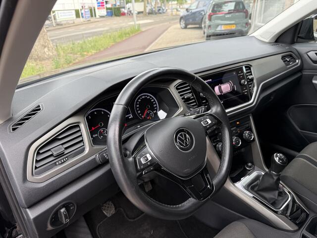 Volkswagen T-Roc 1.0 TSI Style Business | navigatie | cruise control | parkeer sensoren |