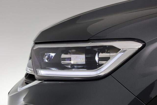 Volkswagen T-Roc R-Line Edition 1.5 TSI 110 kW / 150 pk DSG | IQ Light | Camera | Stoeloverwarming | Keyless | 17 inch