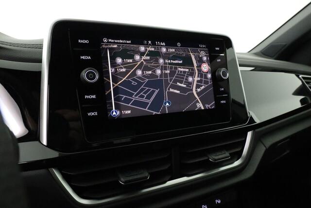 Volkswagen T-Roc R-Line Edition 1.5 TSI 110 kW / 150 pk DSG | IQ Light | Camera | Stoeloverwarming | Keyless | 17 inch