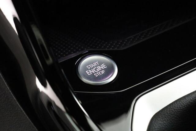 Volkswagen T-Roc R-Line Edition 1.5 TSI 110 kW / 150 pk DSG | IQ Light | Camera | Stoeloverwarming | Keyless | 17 inch