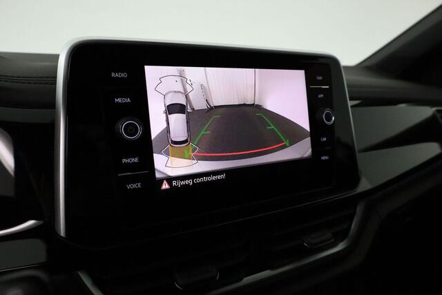 Volkswagen T-Roc R-Line Edition 1.5 TSI 110 kW / 150 pk DSG | IQ Light | Camera | Park Assist | Keyless | 17 inch