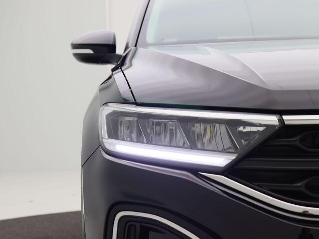 Volkswagen T-Roc 1.5 TSi 150 Pk Automaat Life Edition | Adaptive Cruise | Full LED | Stoel Verwarming | Privacy Glass | Navigatie | Carplay | Camera | 17 Inch | 9.975 Km!!