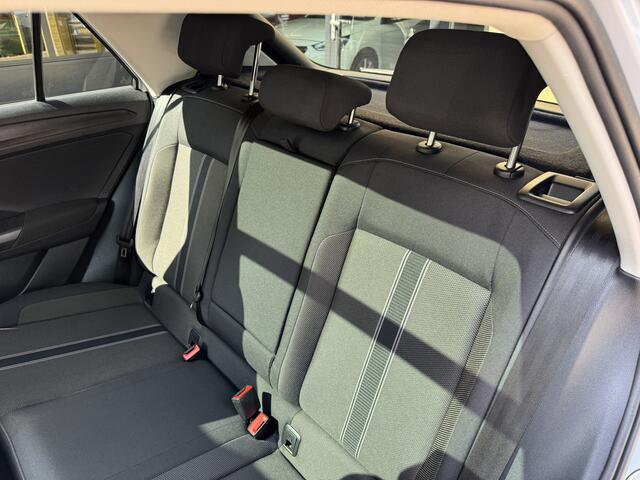 Volkswagen T-Roc 1.5 TSI Style Automaat Navi PanoSchuifdak Virtual Cockpit Carplay