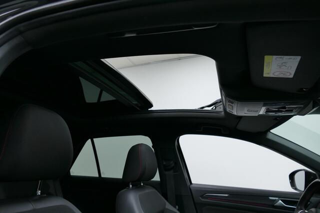 Volkswagen T-Roc 1.5 TSI Sport Business R-Line. Panodak, Adaptief Cruise, Virt Cockpit, Navi, Led, 19"LMV Haak 1500kg