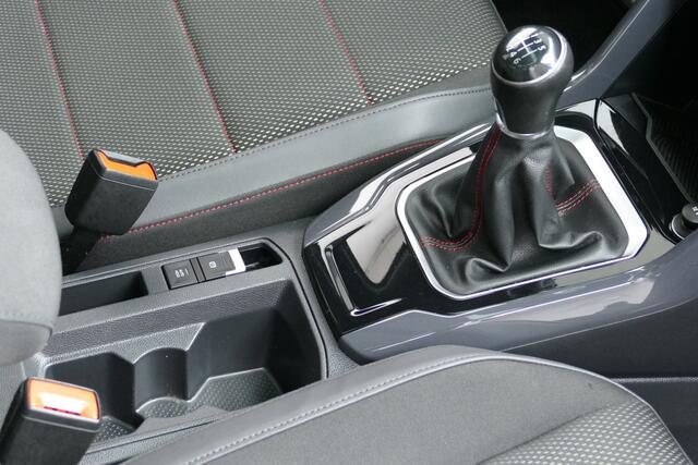 Volkswagen T-Roc 1.5 TSI Sport Business R-Line. Panodak, Adaptief Cruise, Virt Cockpit, Navi, Led, 19"LMV Haak 1500kg