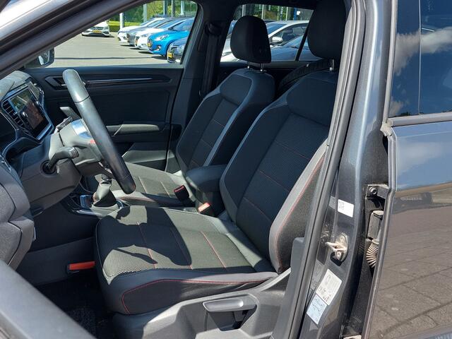 Volkswagen T-Roc 1.5 TSI 150pk Sport Business R | Origineel NL | Navi | Apple Carplay+Android Auto | Clima | Adap.Cruise | Led Koplampen | Licht+Regensensor | Pdc V+A+Camera | Privacy Glass | 18''lm