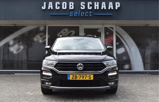 Volkswagen T-Roc 1.5 TSI Style Automaat / Navigatie / Adap. Cruise / Trekhaak / Camera / PDC v+a / 17" LM