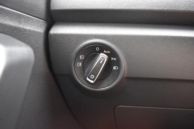 Volkswagen T-Roc 1.5 TSI Style Automaat / Navigatie / Adap. Cruise / Trekhaak / Camera / PDC v+a / 17" LM